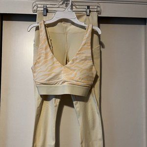 Fabletics small All Day Every Day Bra & Oasis PureLuxe legging buttermilk